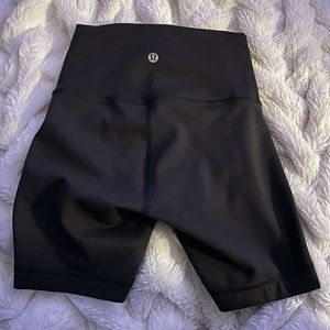 Black Lululemon align shorts 4”